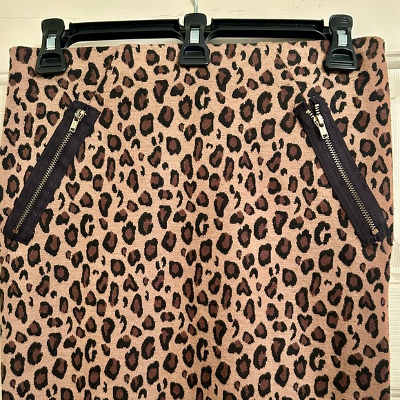 Valia high waist leopard pencil skirt with front zipper detail - Picture 4 of 4
